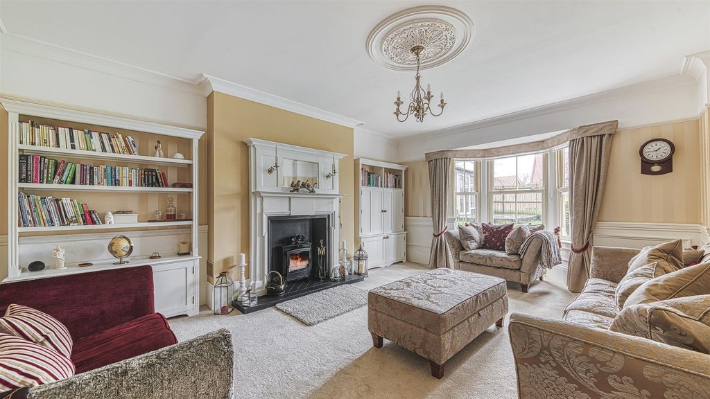 Property photo 3 of 39