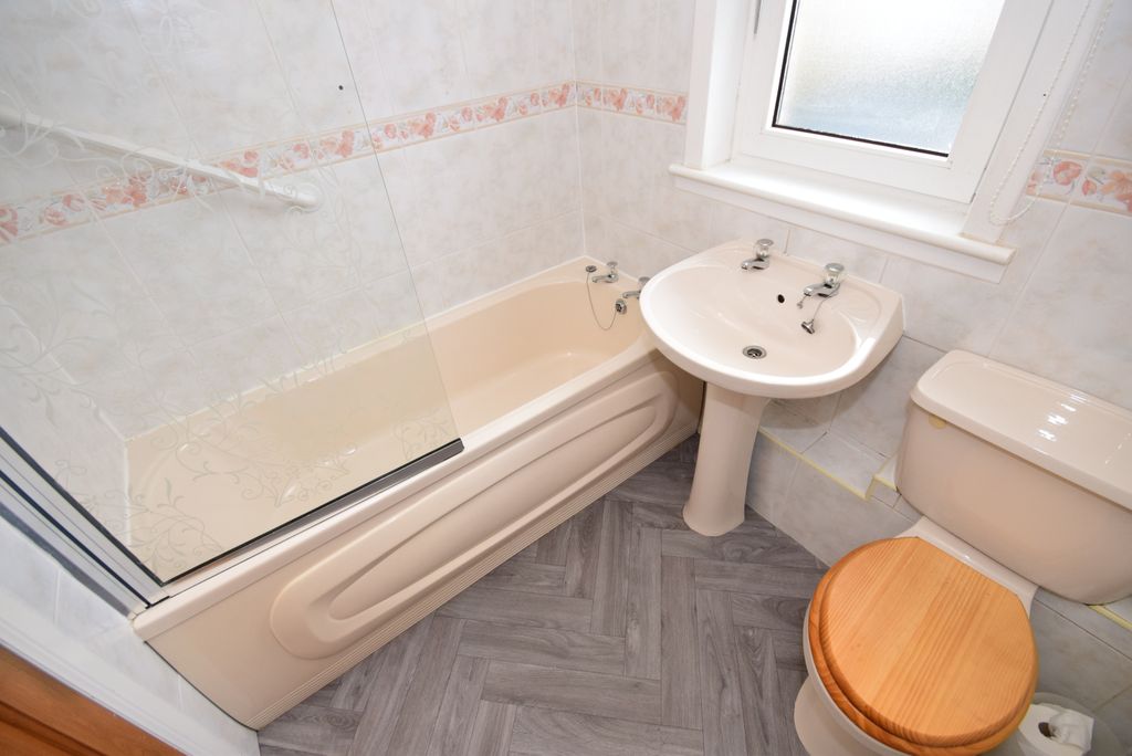 Additional image 8 of 2 bed end terrace house to rentHarthill ML7