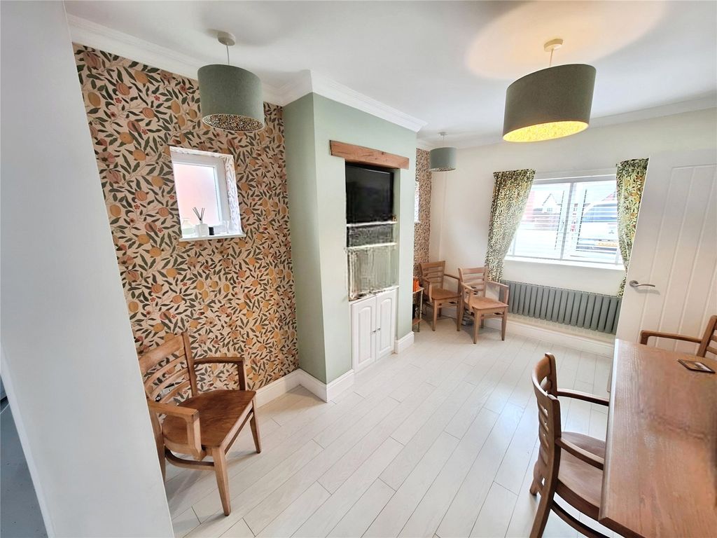 Property photo 3 of 9 Dining Room