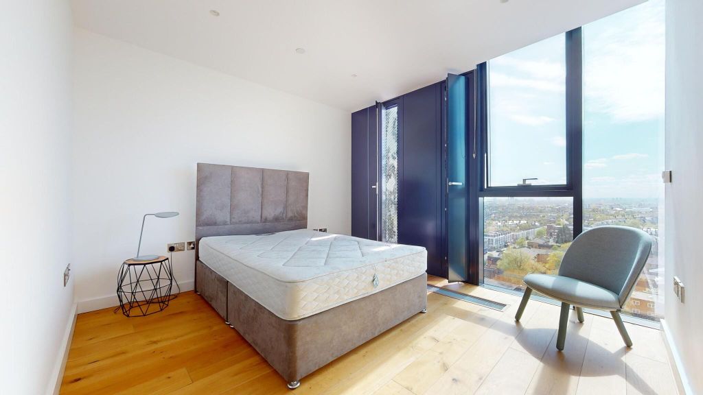 Property photo 3 of 32 Bedroom