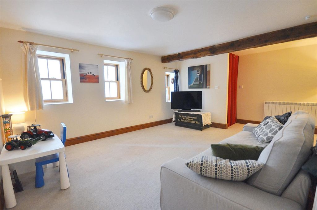Property photo 3 of 11 Sitting Room