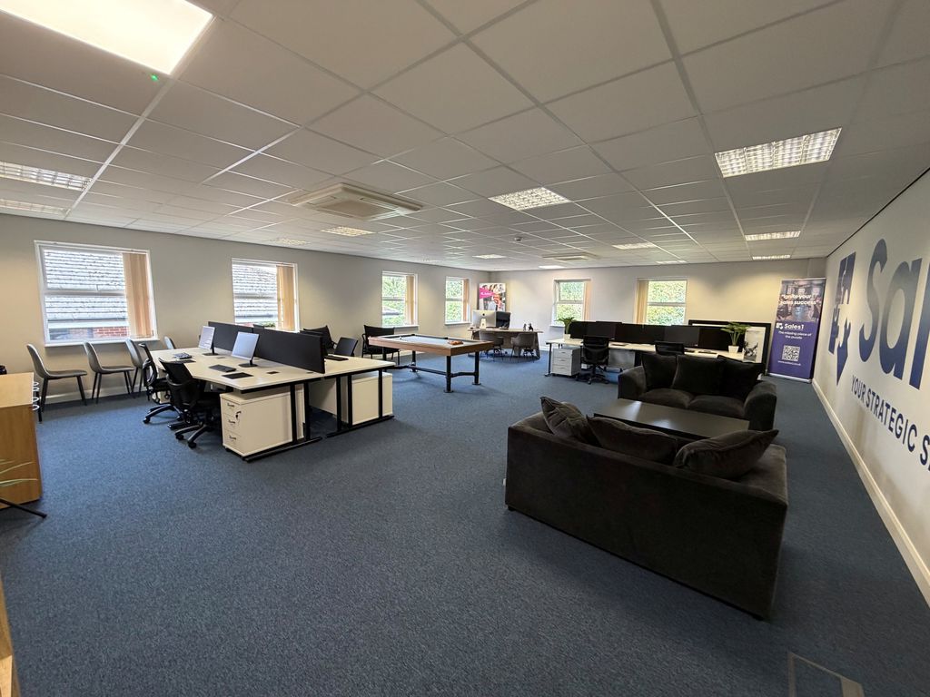 Property photo 3 of 8 Office