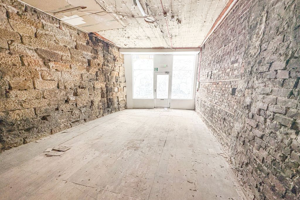 Property photo 3 of 14 28 Baxtergate, Whitby, Yo21 1Bw