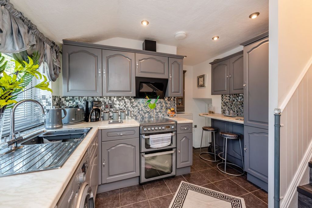 Property photo 2 of 37