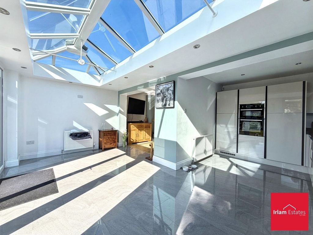 Property photo 2 of 31