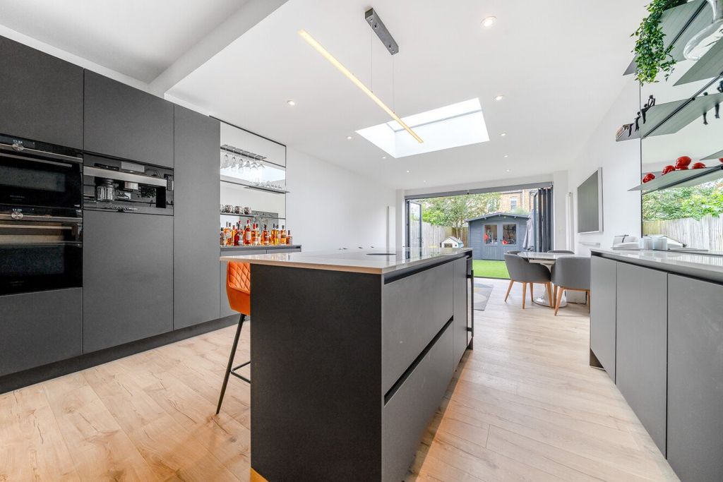 Property photo 3 of 19 Picture No. 18