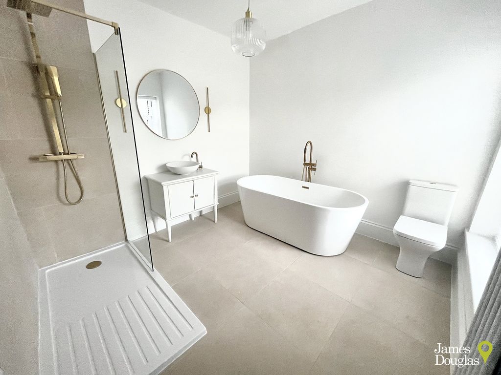 Property photo 3 of 20 Bath1 (1)