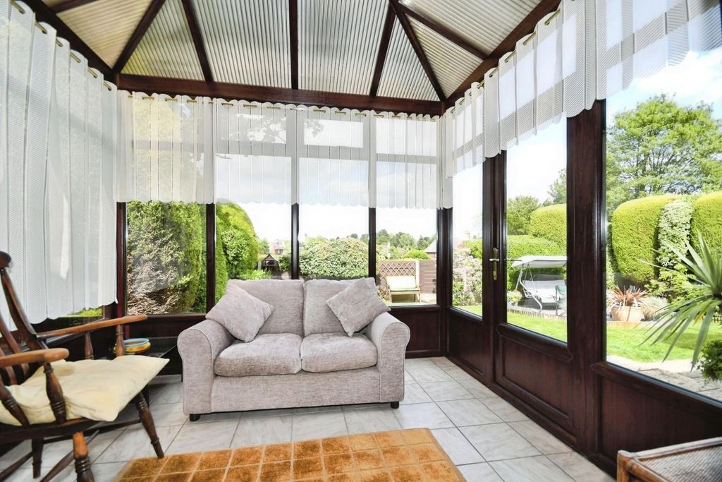 Property photo 2 of 28 Conservatory.Jpg