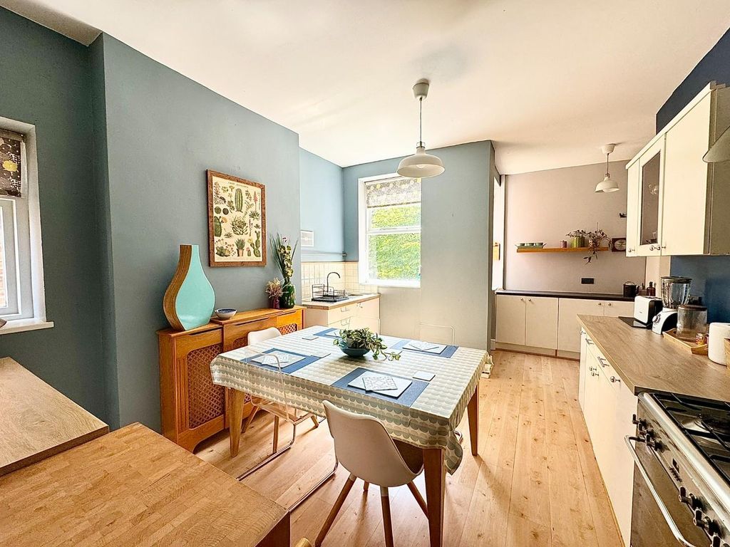 Property photo 2 of 37