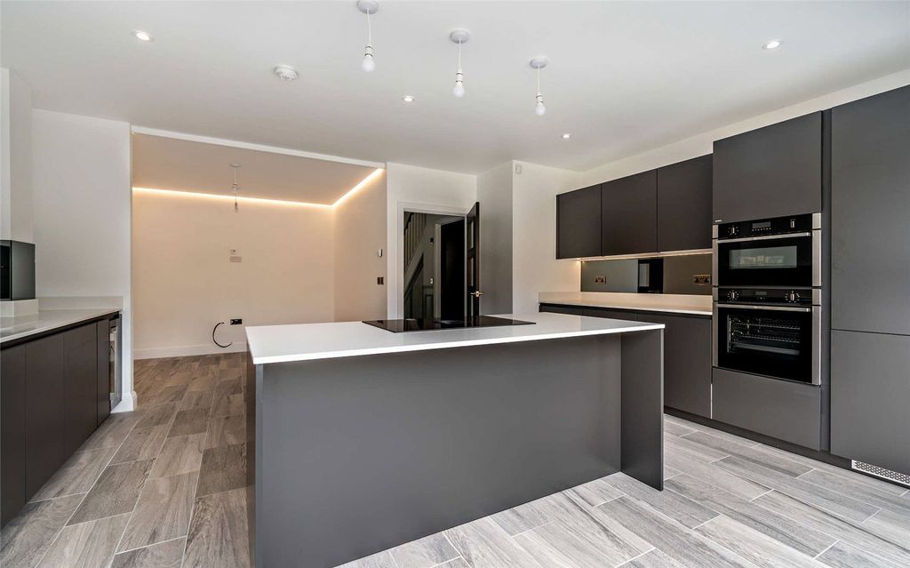 Property photo 2 of 14 Kitchen