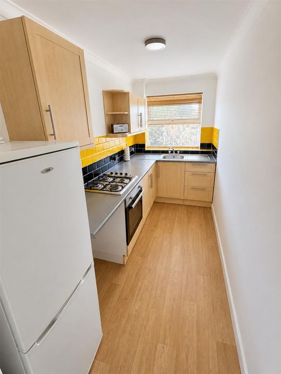 Property photo 2 of 6 Kitchen
