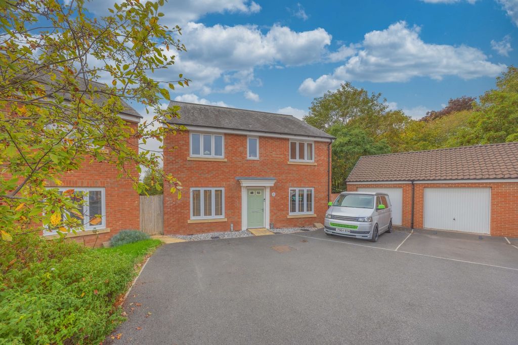 Property photo 1 of 17 Ewemove Taunton 78 Dragon Rise (7)