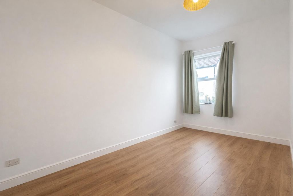 Property photo 3 of 7 Bedroom