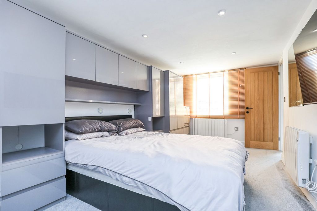 Property photo 3 of 27 Bedroom 1