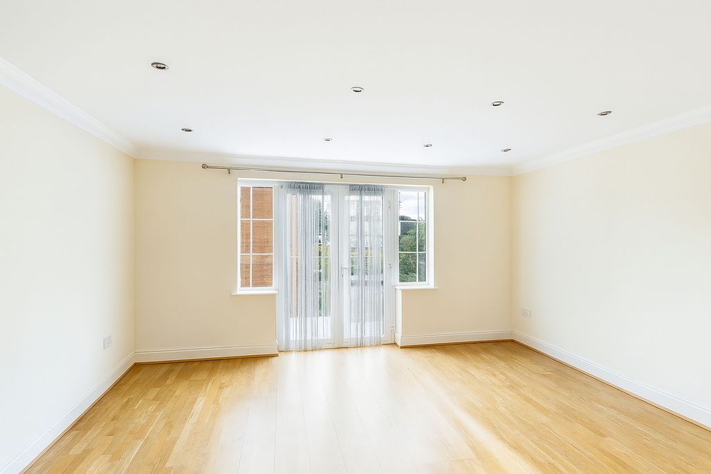 Property photo 1 of 28 Lounge/Dining Room