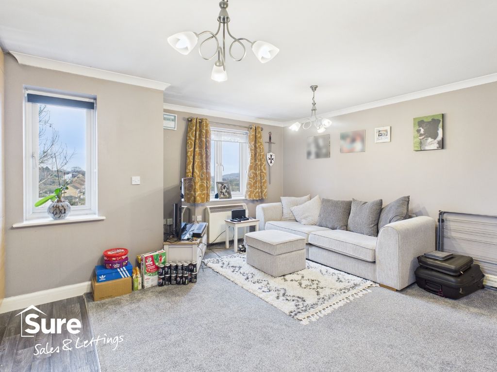 Property photo 2 of 17 4784242