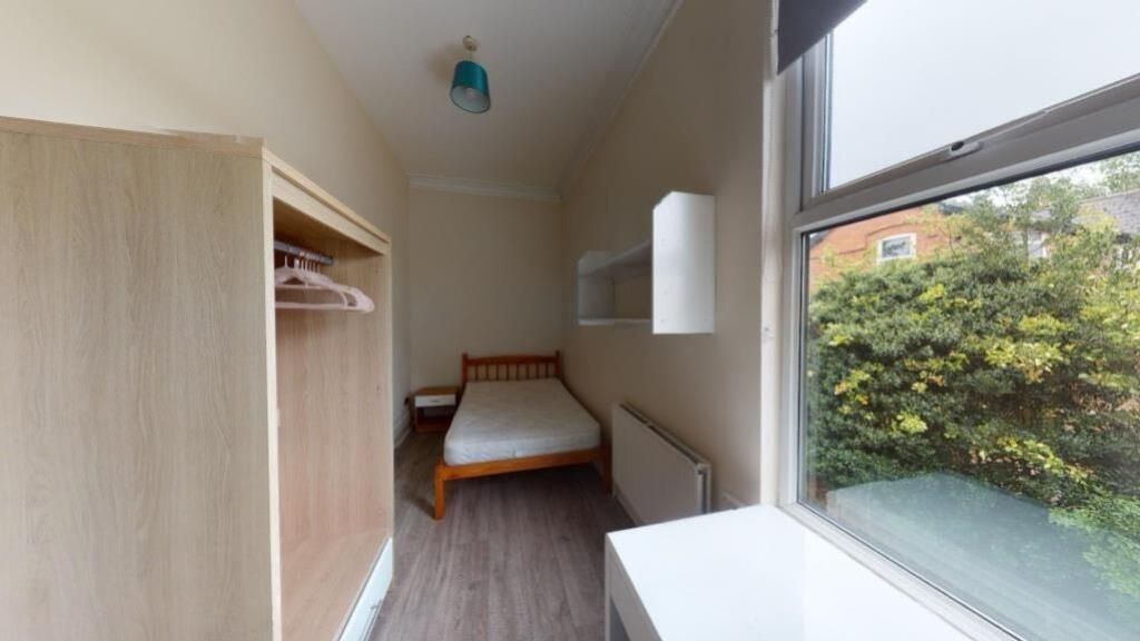 Property photo 3 of 6 Bright And Tidy Single Bedroom Featuring A Cozy Be...