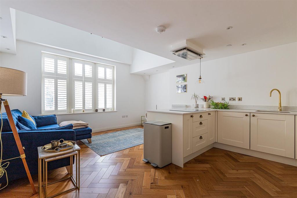Property photo 2 of 13 10 The Hamiltons-1.Jpg