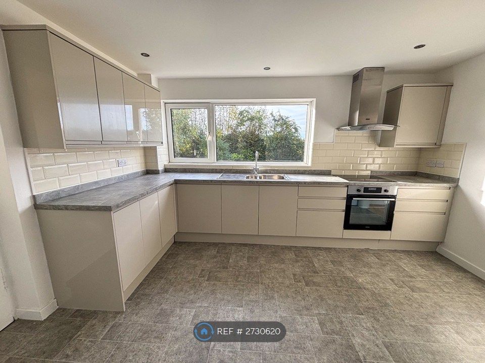 Property photo 2 of 28 Kitchen