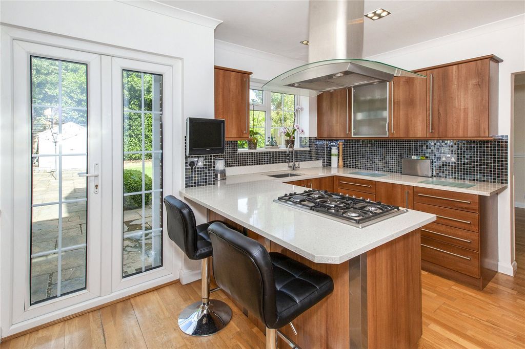 Property photo 3 of 9 98497c69-4Eb2-4E66-B