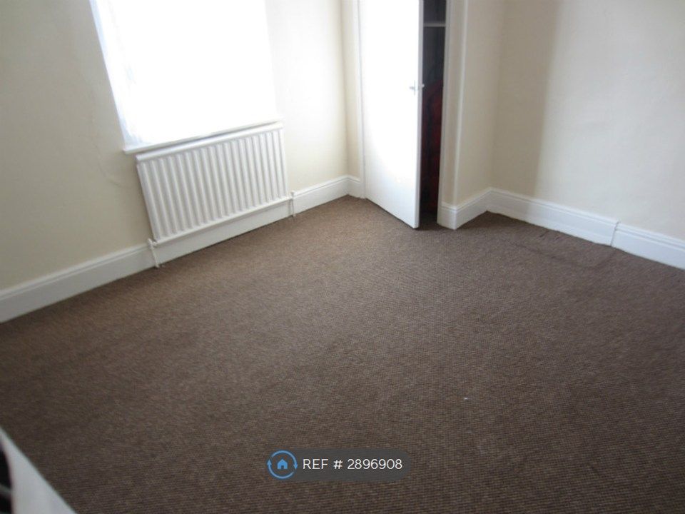 Property photo 2 of 5 Bedroom 1