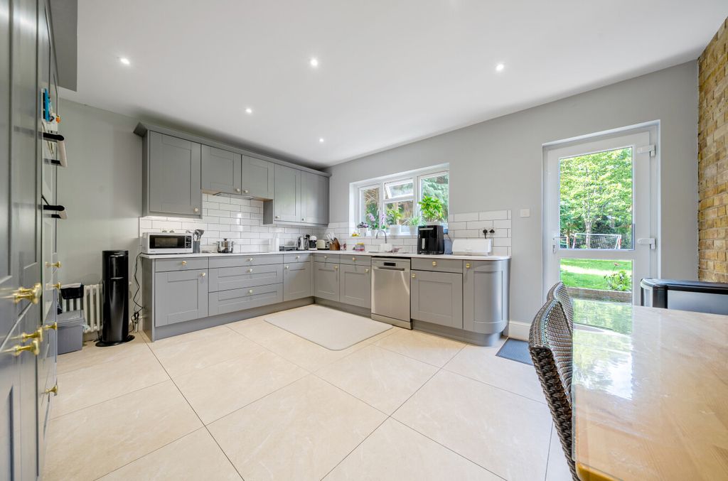 Property photo 2 of 23 1348607-11-68c89c...