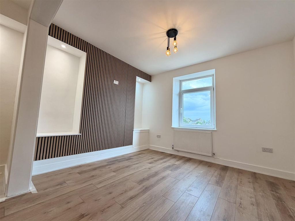 Property photo 1 of 28 Tempimagevhq1Mr.Jpg