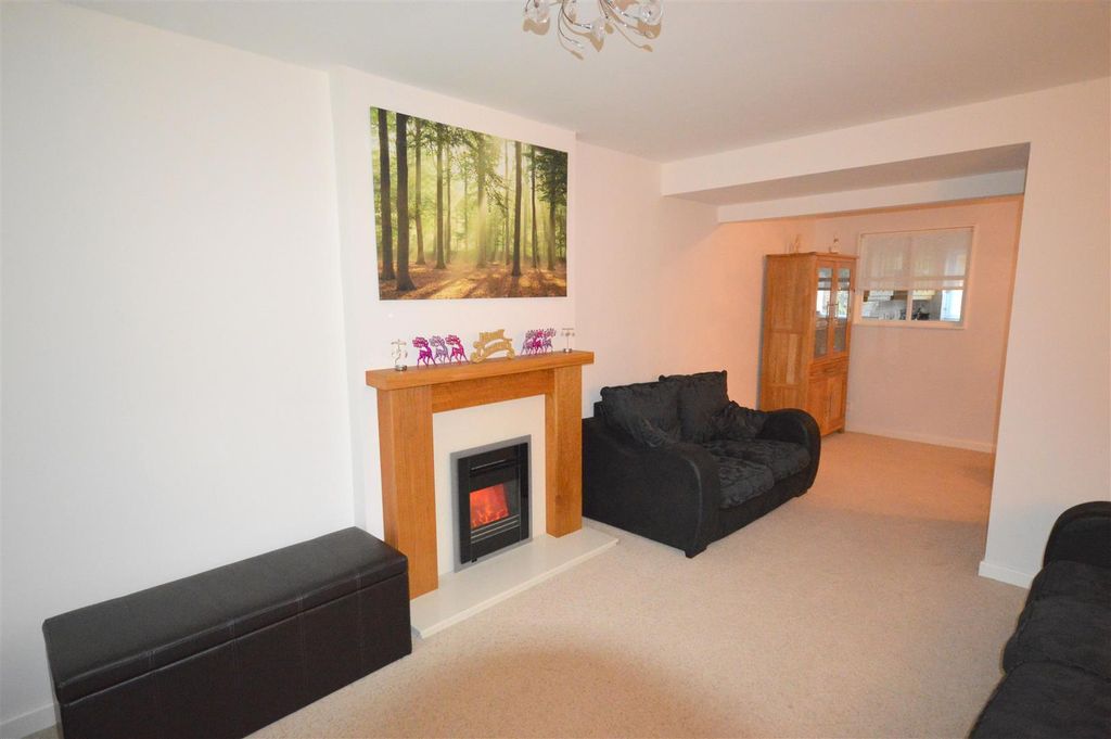 Property photo 2 of 13 Lounge