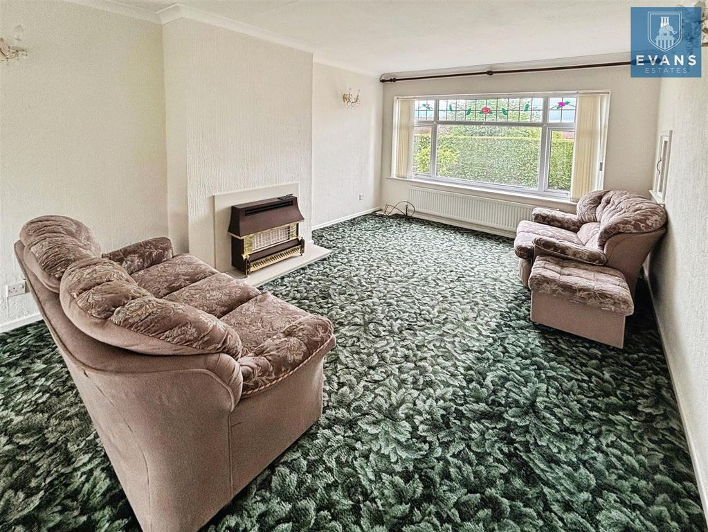 Property photo 3 of 17 Living Room