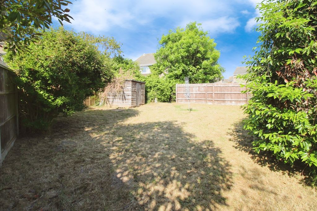 Property photo 2 of 9 Garden