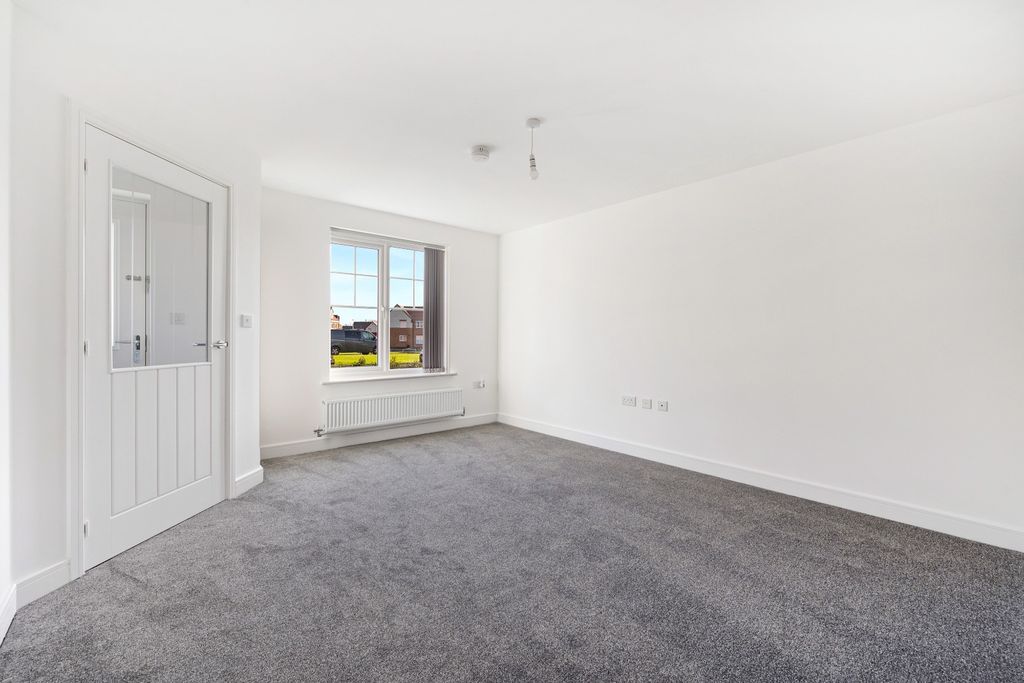 Property photo 3 of 16 2820986