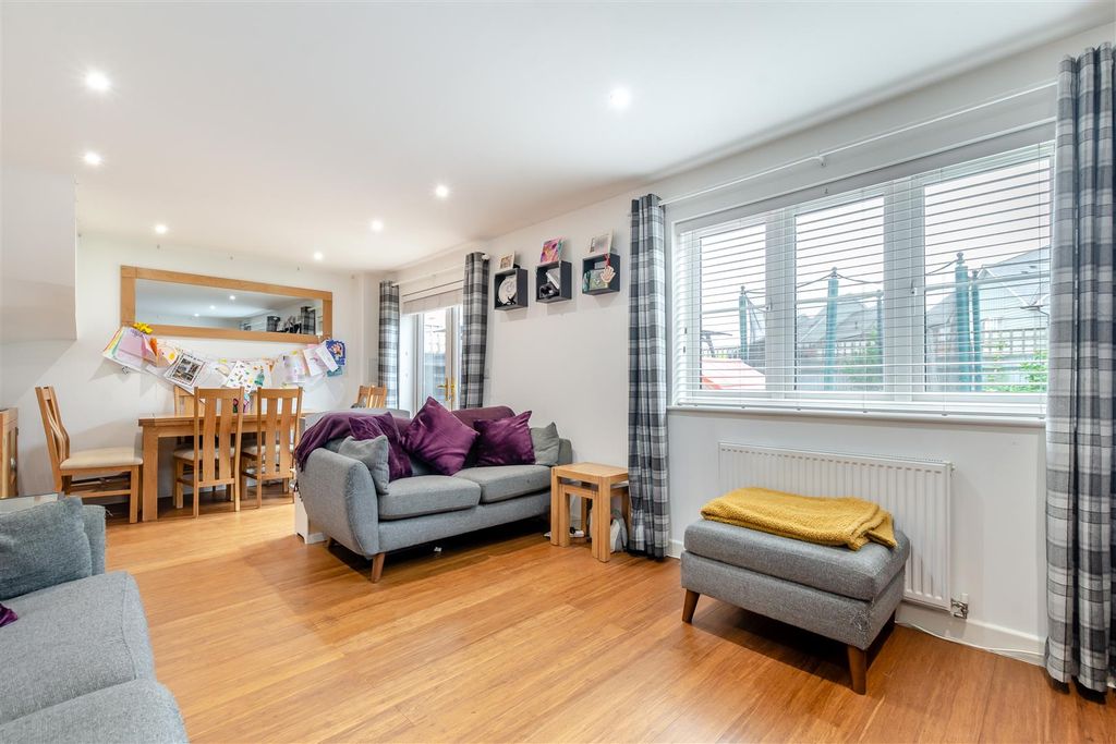 Property photo 2 of 17 8652779-Interior04.Jpg