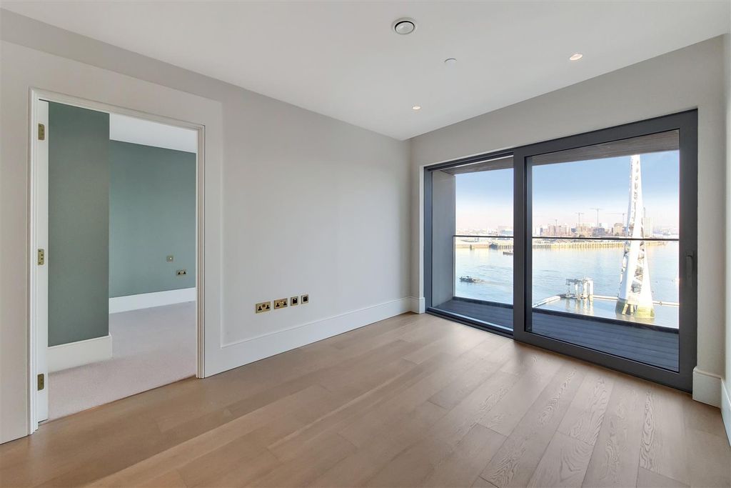 Property photo 1 of 5 2_Kitchen Reception-0.Jpg