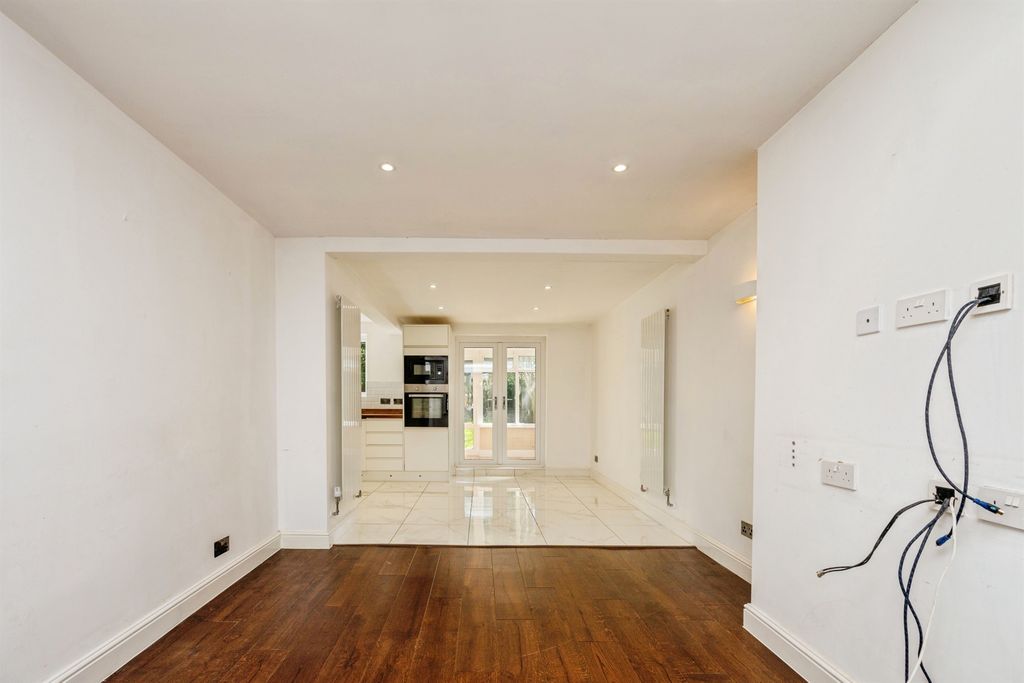 Property photo 3 of 23