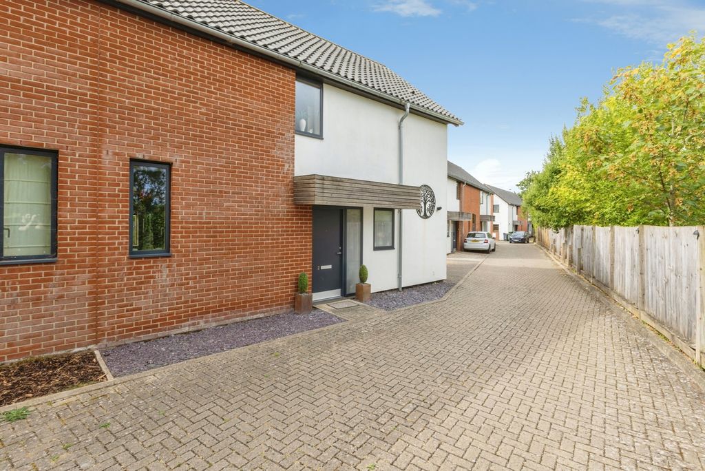 Property photo 1 of 19 Pbox-Img.Jpg