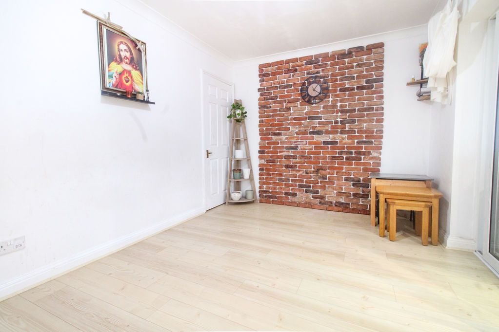 Property photo 2 of 11 Lounge