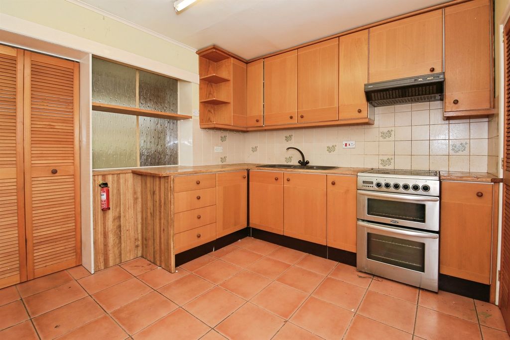 Property photo 3 of 12