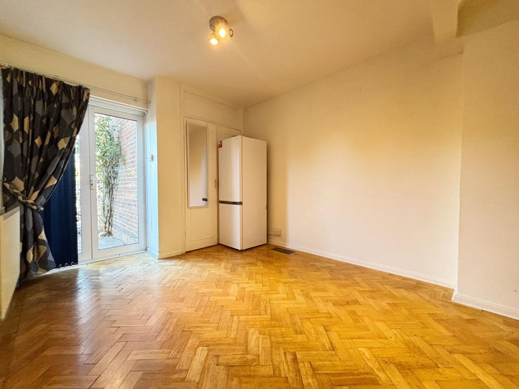 Property photo 3 of 11 Photo 3