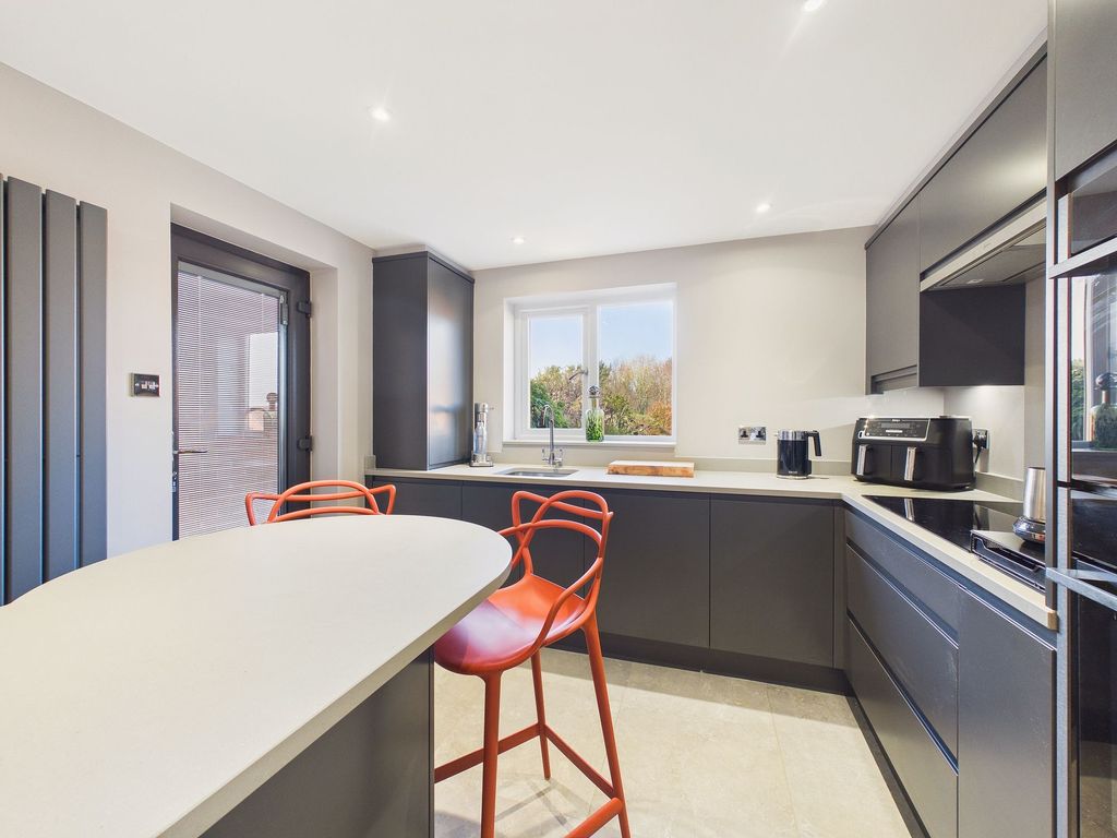 Property photo 3 of 14 Kitchen