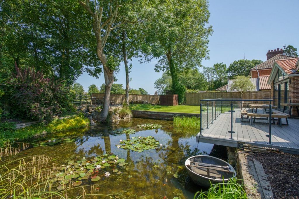 Property photo 3 of 24