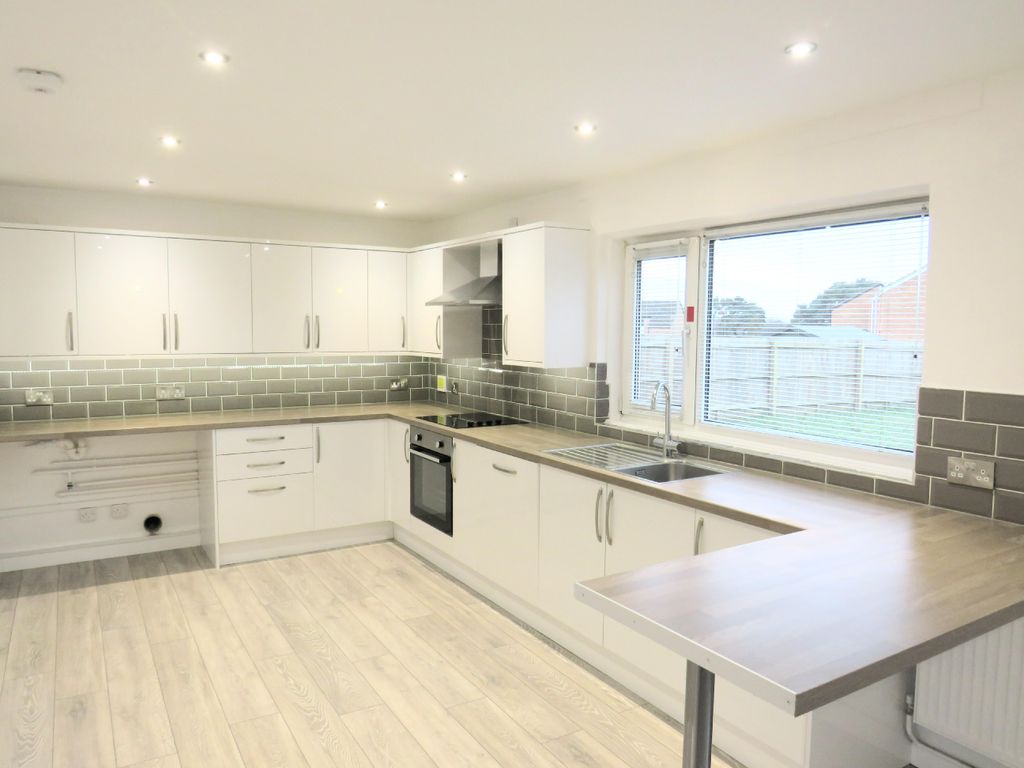 Property photo 2 of 16 Kitchen