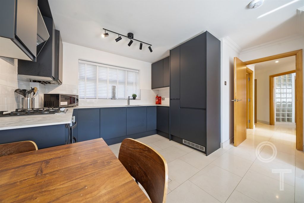 Property photo 1 of 12 Kitchen (Main)