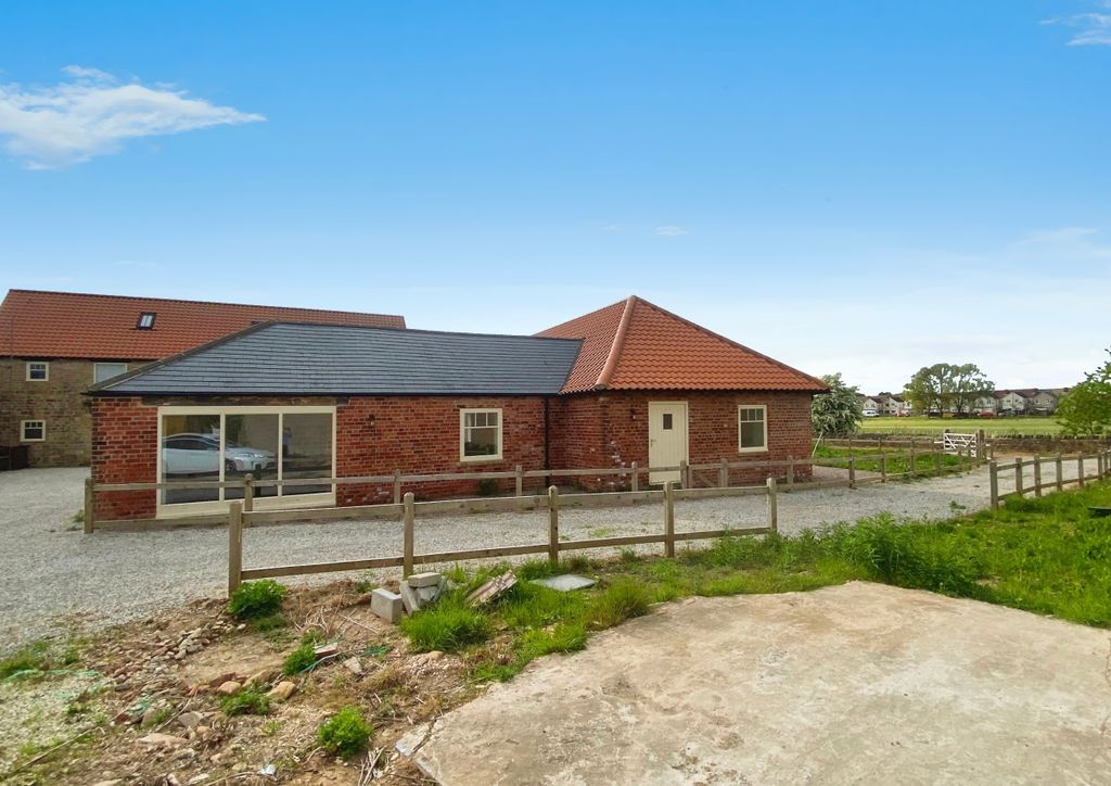 Property photo 1 of 35 F294A6c2--49Ef-94B2-E2284049DC68-23216-00001964D493Ad33