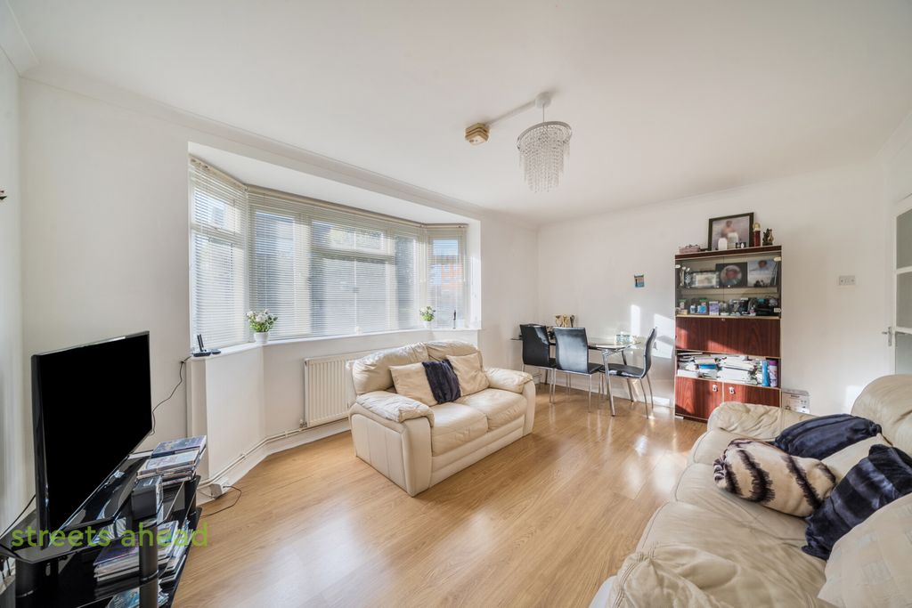 Property photo 1 of 13 18B572d7-2Eec-454...