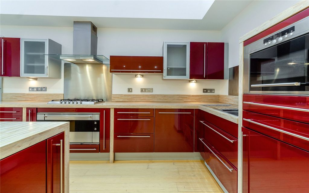 Property photo 3 of 14 Kitchen