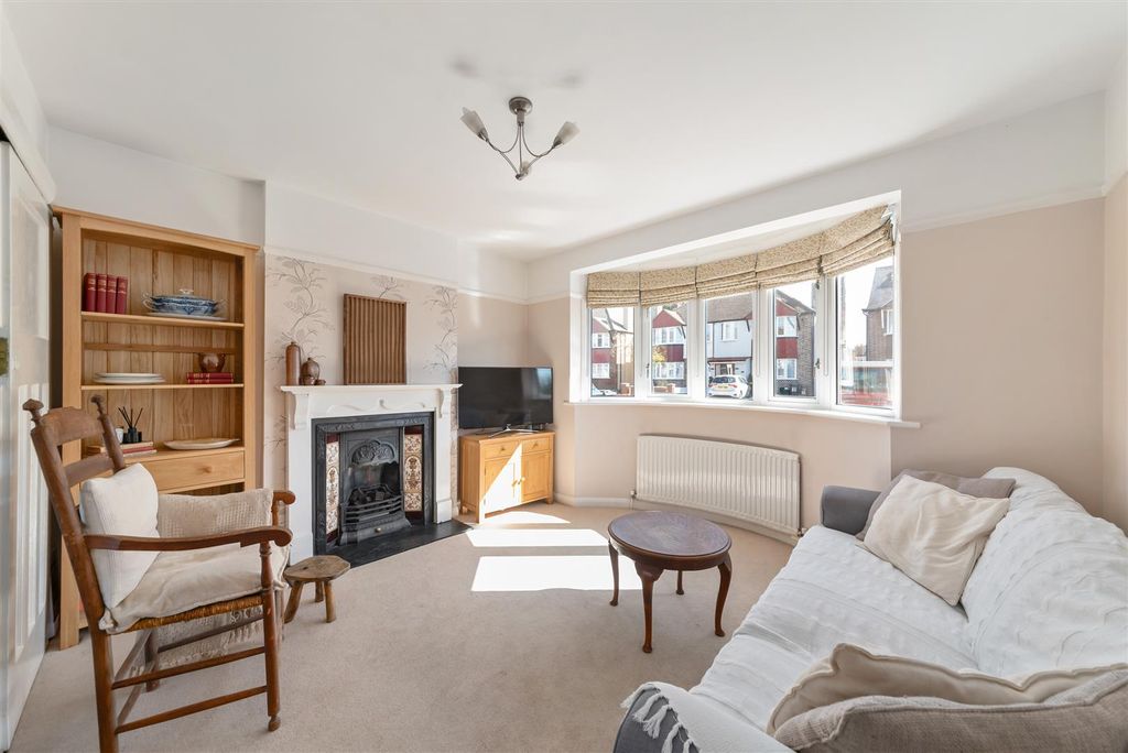 Property photo 2 of 12 Templecombe Way