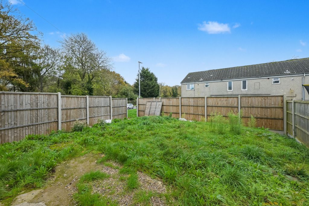 Property photo 3 of 13 9A Fennells, Harlow, Essex, CM19 4Rj