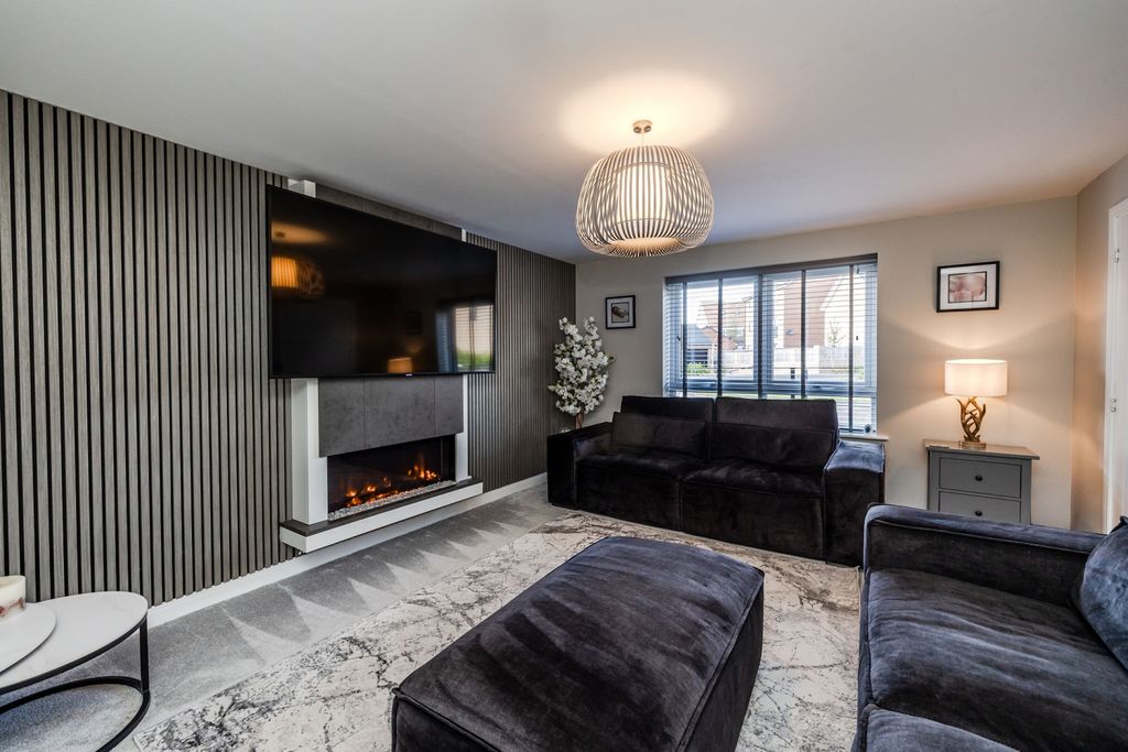 Property photo 2 of 40 58Whiteadmiralplacenewcastlegreatparkne139Ej-30