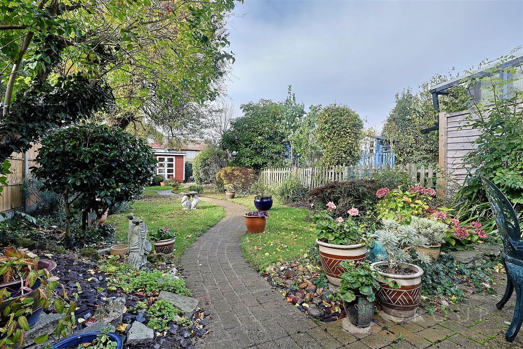 Property photo 2 of 25