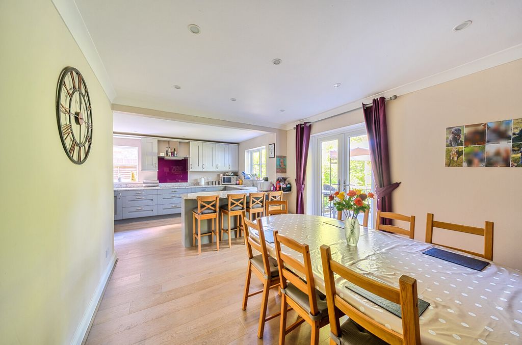 Property photo 3 of 12 1356999-12-68d29d...
